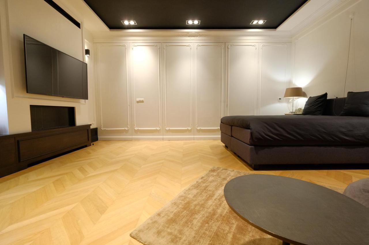 Suite La Duchesse Et Parking Prive Gratuit モンス エクステリア 写真